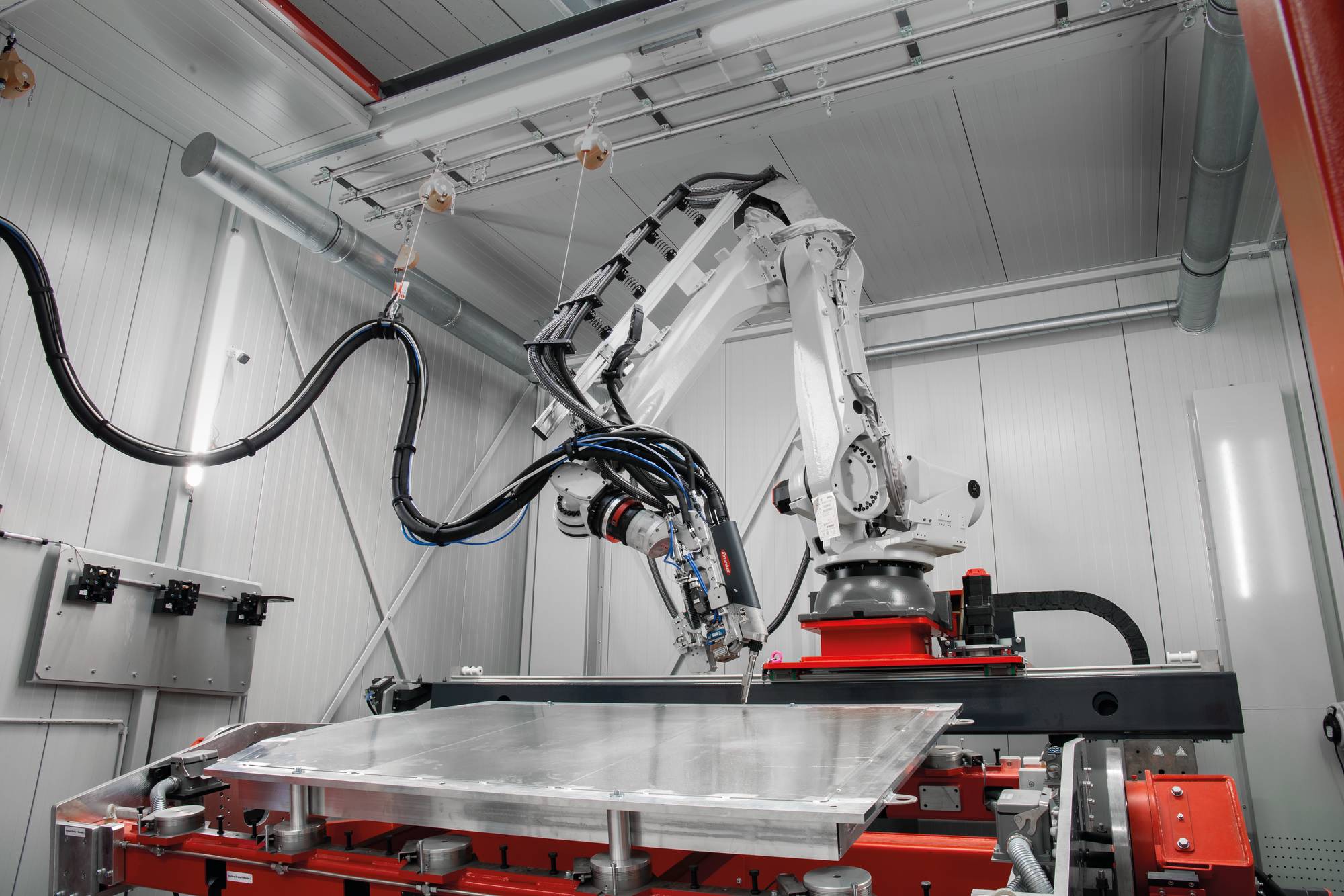 Fronius LaserHybrid ćelija za automatizovano zavarivanje u proizvodnoj hali